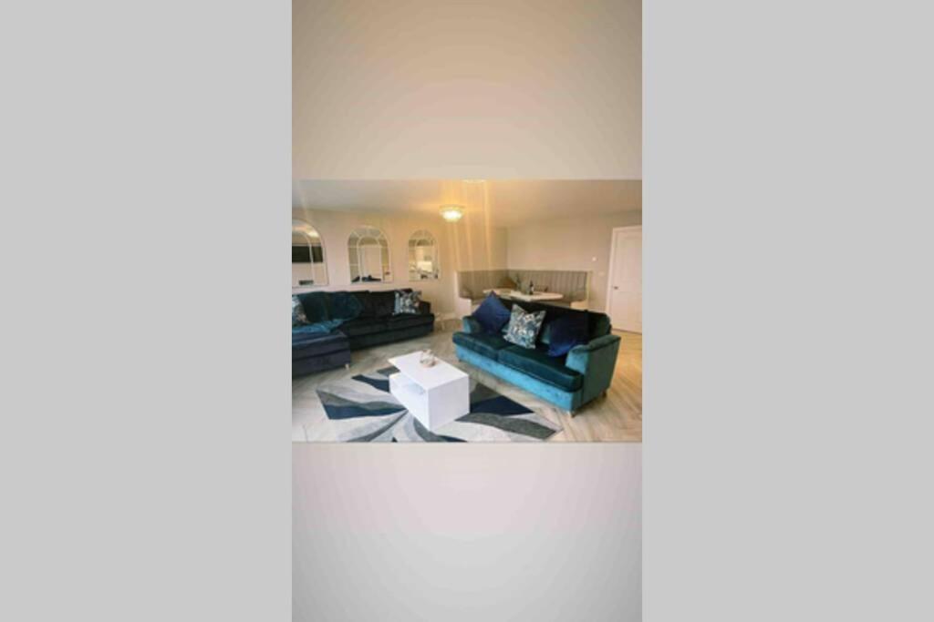 Luxurious Beach Front Apartment In بورتراش المظهر الخارجي الصورة