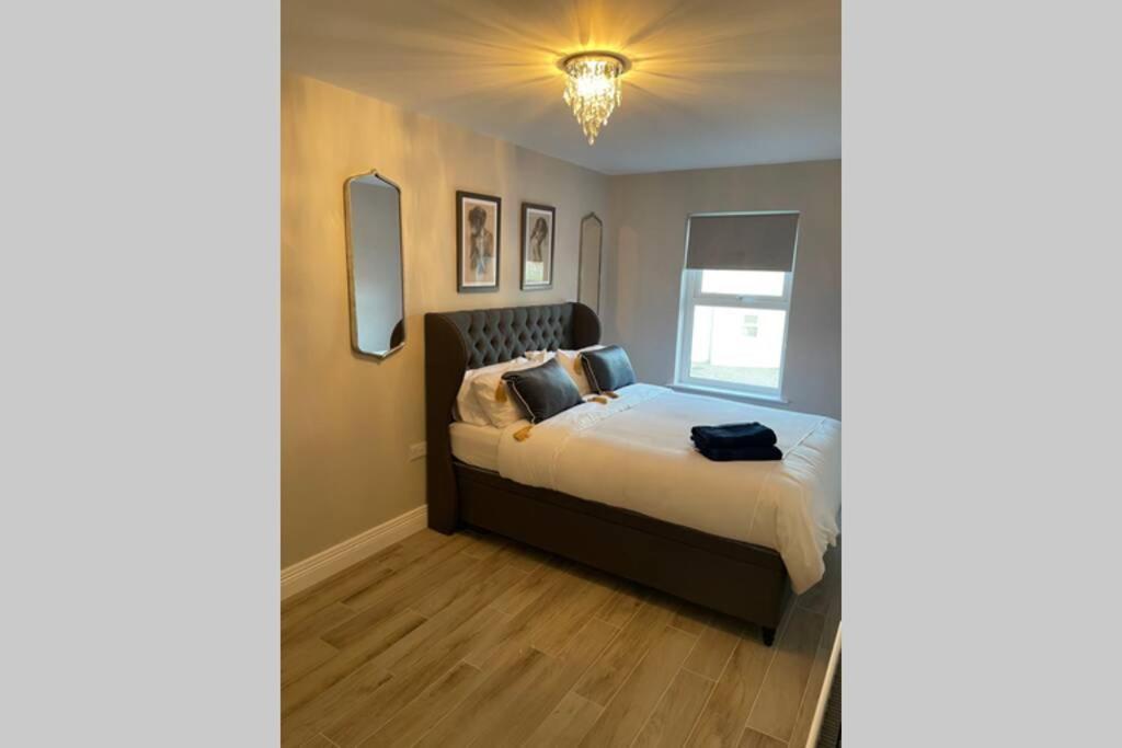 Luxurious Beach Front Apartment In بورتراش المظهر الخارجي الصورة